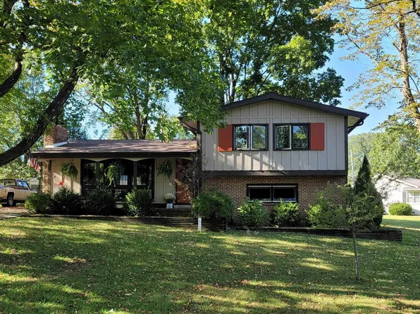 7 Deer Path Dr, Salem, IL 62881