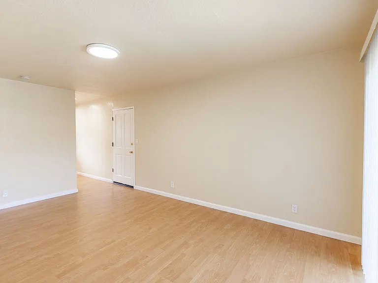 Sandalwood Apartments — Photo 27