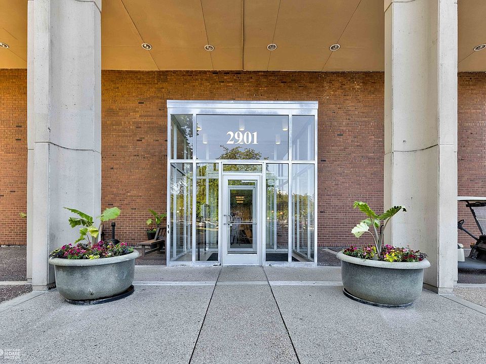 1st image of 2901 S Michigan Ave APT 909