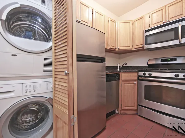 886 Union Street image 3 of 6