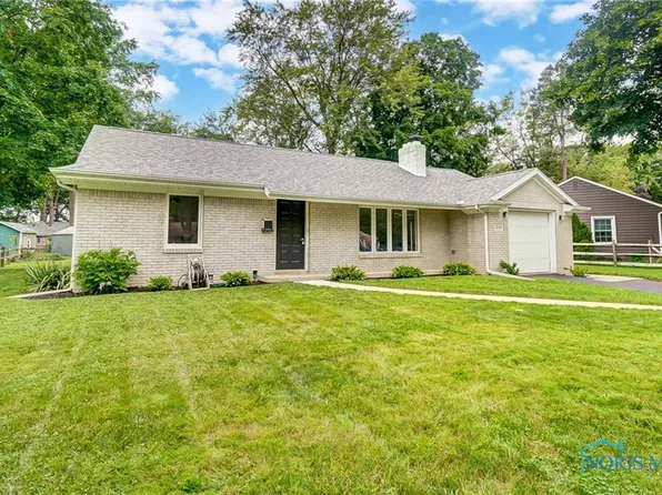 2735 E Rockridge Cir, Toledo, OH 43606