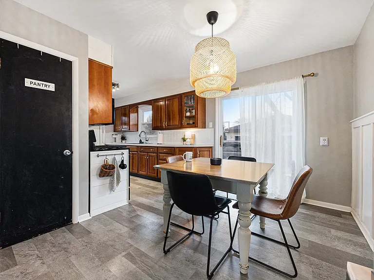 2427 Sinclair Ave NE — Photo 8