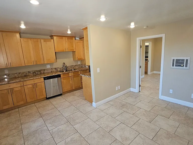1645 Fern St — Photo 7