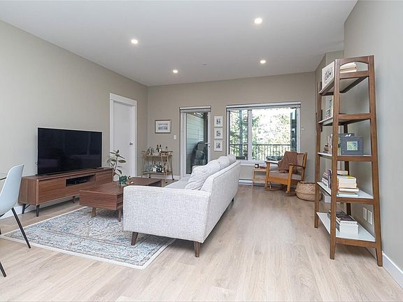 3rd image of 290 Wilfert Rd #303