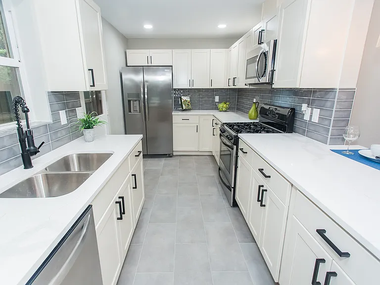 2620 S Holly St — Photo 21