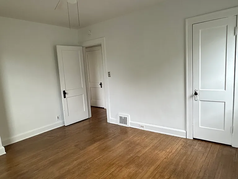 1634 Chesterland Ave — Photo 15