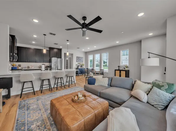 7549 Reis Ln, North Richland Hills, TX 76182