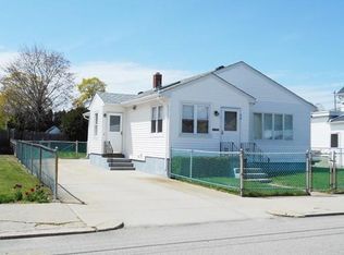 90 Perrin Ave, Pawtucket, RI 02861