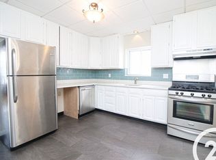 2172 33rd St APT 3, Astoria, NY 11105
