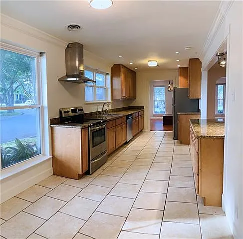 3 bed, 2.0 bath, 1990 sqft, $2,500 — Photo 3
