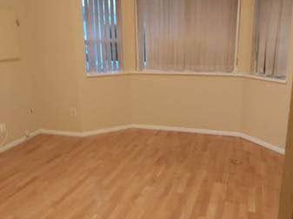 3 bedroom rental in Surrey — photo 4