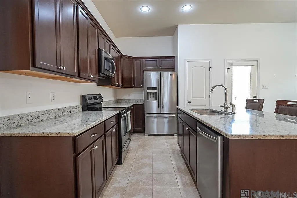 3 bed, 1675 sqft, $2,000 — Photo 3