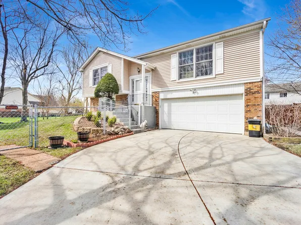 16 Plum Tree Ct, Streamwood, IL 60107