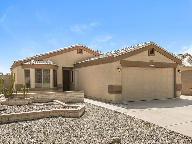 1153 W Diamond Ave — Photo 3