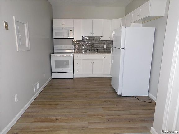 3rd image of 119 A Grand Fowlerville Vlg