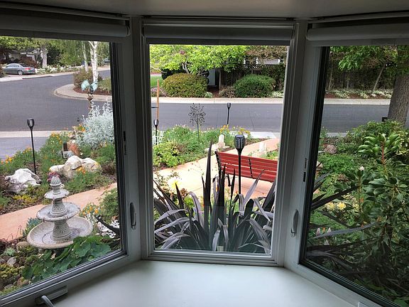 3rd image of 307 Lexington Dr