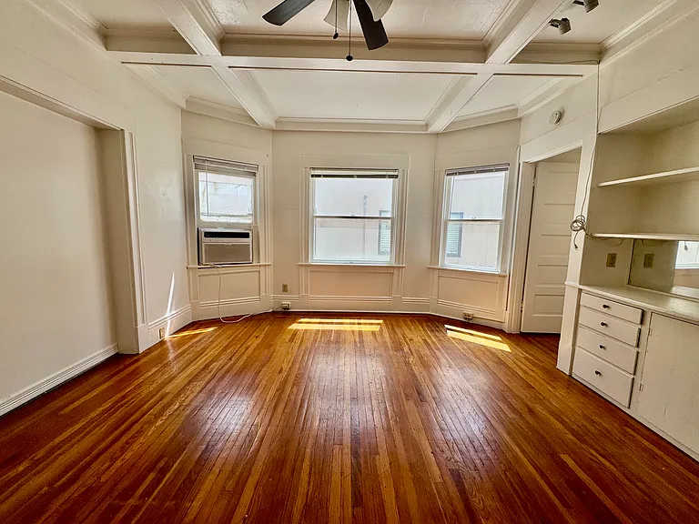 2512 L St #7 — Photo 2