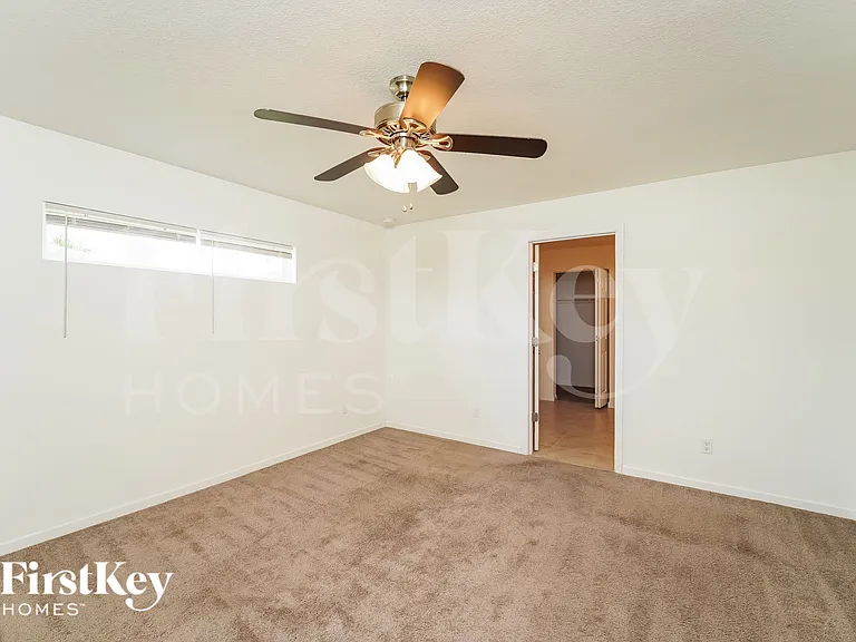 1481 SW Kamchatka Ave — Photo 7