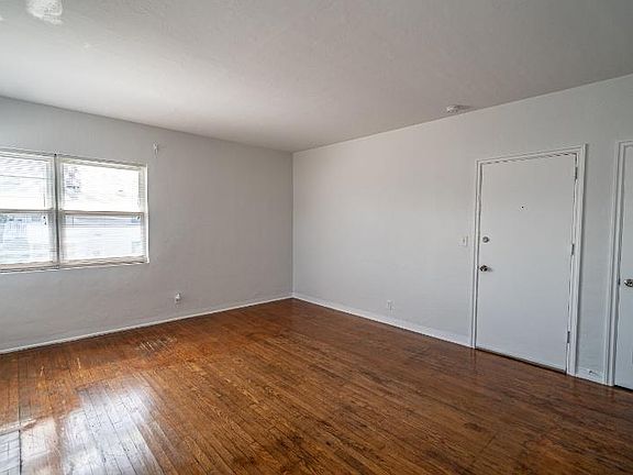 4th image of 7125 Carlyle Ave