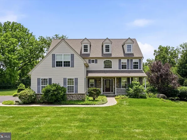 108 Cooper Hawk Dr, Coatesville, PA 19320