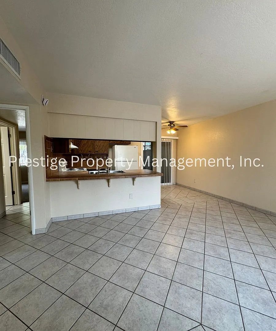 Cozy Townhouse with Bike trails, Screened in Porch and More! — Photo 2