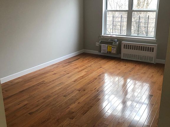 3rd image of 4430 Douglaston Pkwy APT 2H