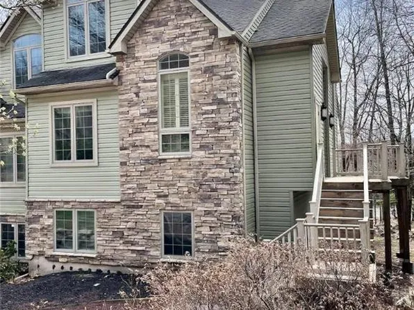 26 Mountainwoods Dr, Lake Harmony, PA 18624