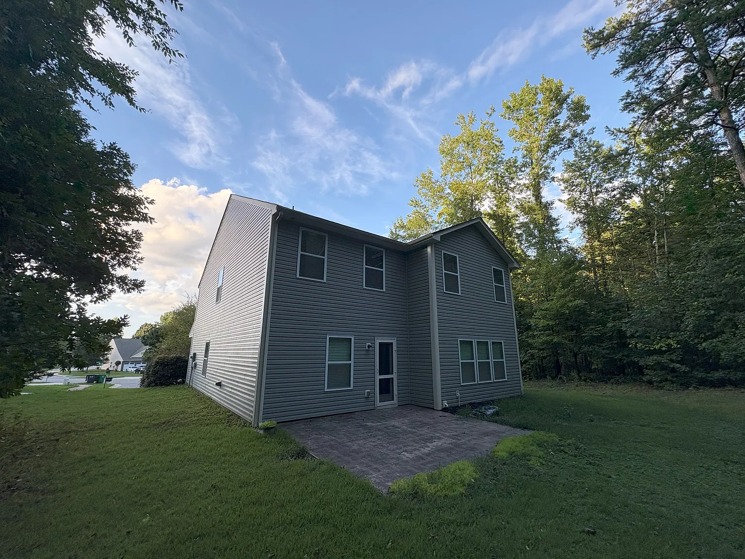 3 bed, 2.5 bath, 2609 sqft, $2,500 — Photo 3