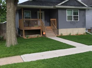 547 10th St SW, Cedar Rapids, IA 52404