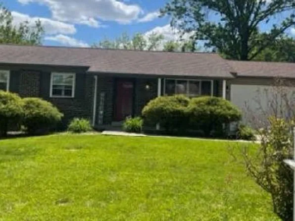 419 Woodbridge Dr, Saint Charles, MO 63303