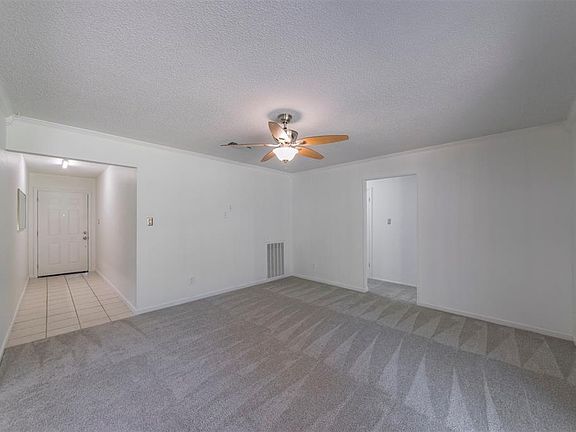 4th image of 2029 Hemlock Dr