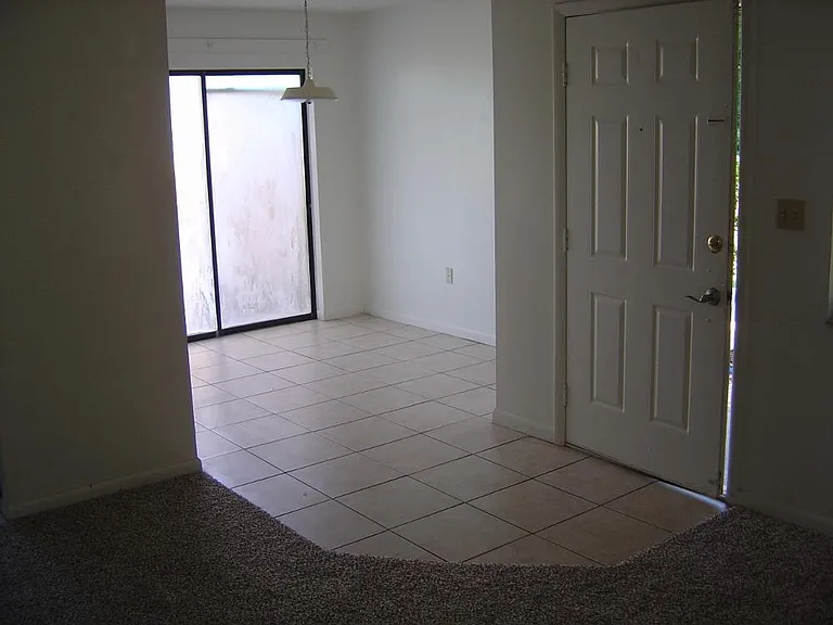 6720 NE 7th St — Photo 5