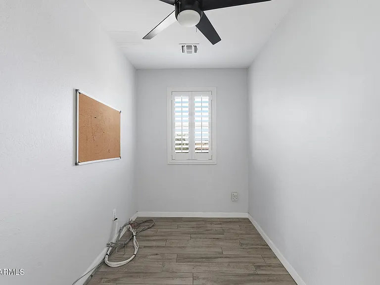 11402 W Alvarado Rd — Photo 32