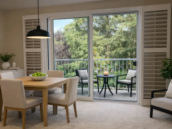 206 Mt Park Blvd SW APT D205, Issaquah, WA 98027