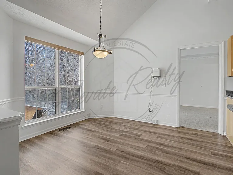 105 Edgeview Dr — Photo 6
