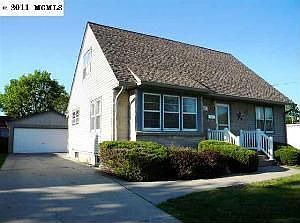1st image of 822 12th St NE