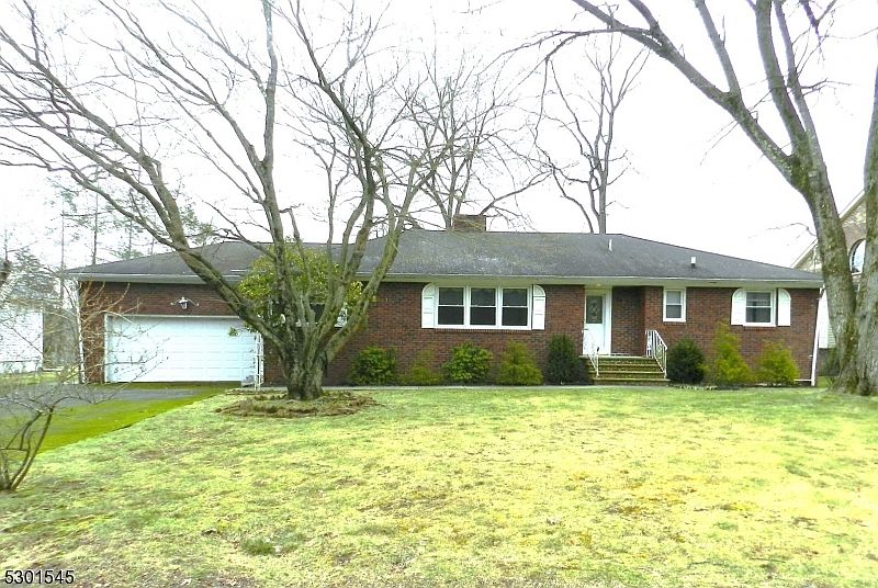 1st image of 6 Rosemont Lane