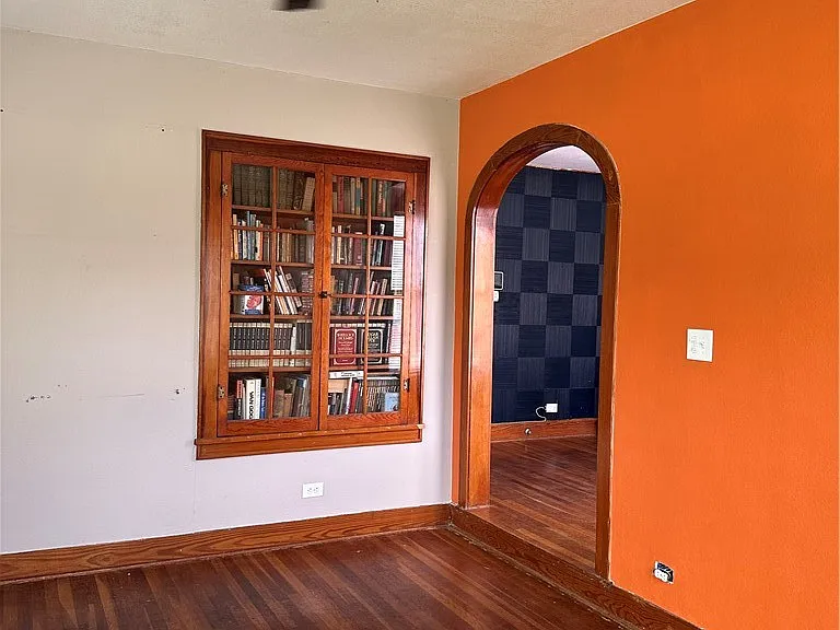 1005 E Fulton St — Photo 4