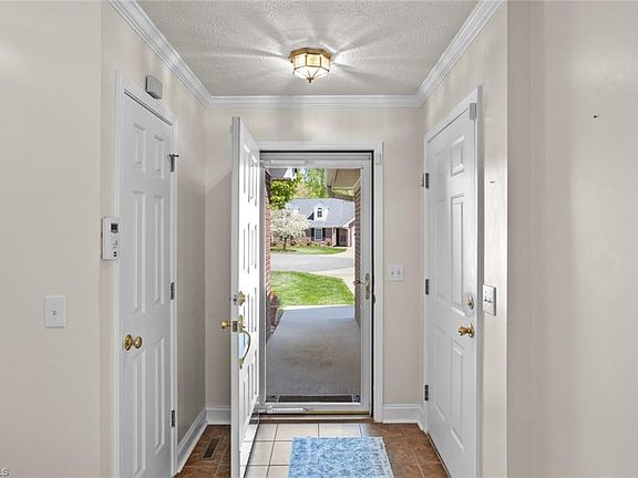 5th image of 160 Royal View Dr #2