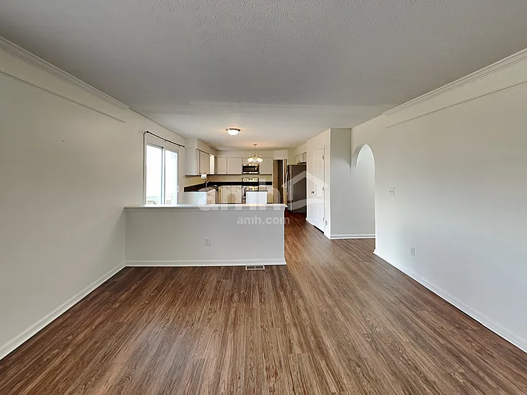 125 Simsbury Ct — Photo 9