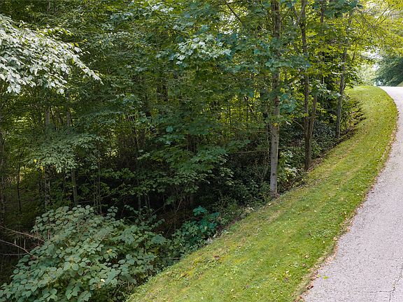 5th image of 40 Center Ridge Road