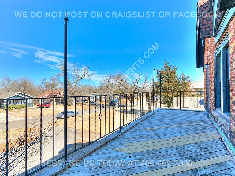 1130 NW 39th St #1130.5 — Photo 3