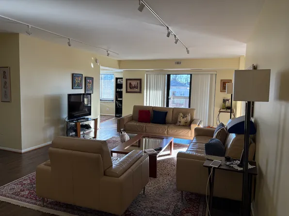 203 Yoakum Pkwy APT 512, Alexandria, VA 22304