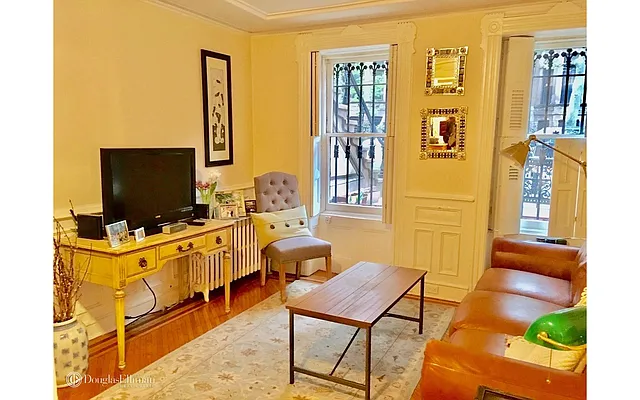 Rented by Douglas Elliman | media 19