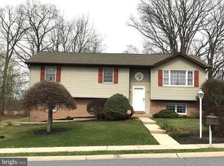 210 Longleaf Dr, Blandon, PA 19510