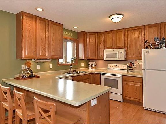 3rd image of 525 Allyn Cir