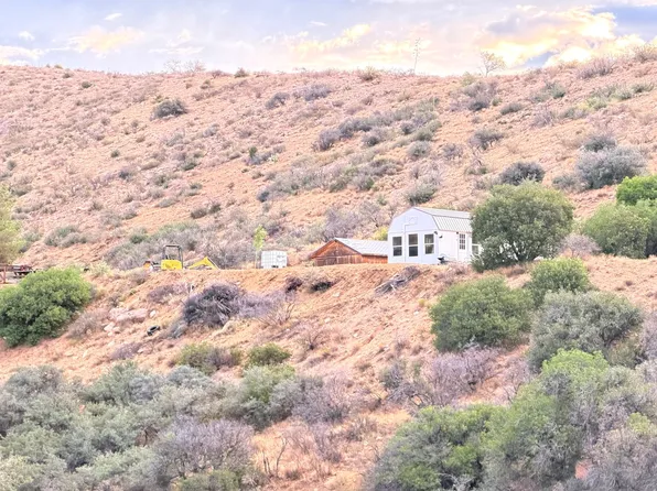 988 N Mountain Lion Pass, Winkelman, AZ 85192