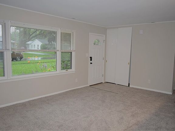 3rd image of 485 Brook Dr