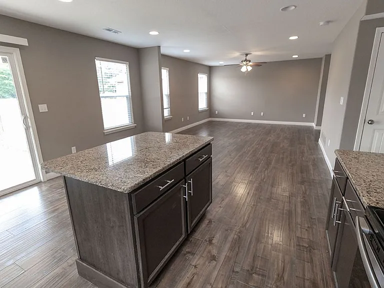 2807 Amberwood Ct — Photo 11