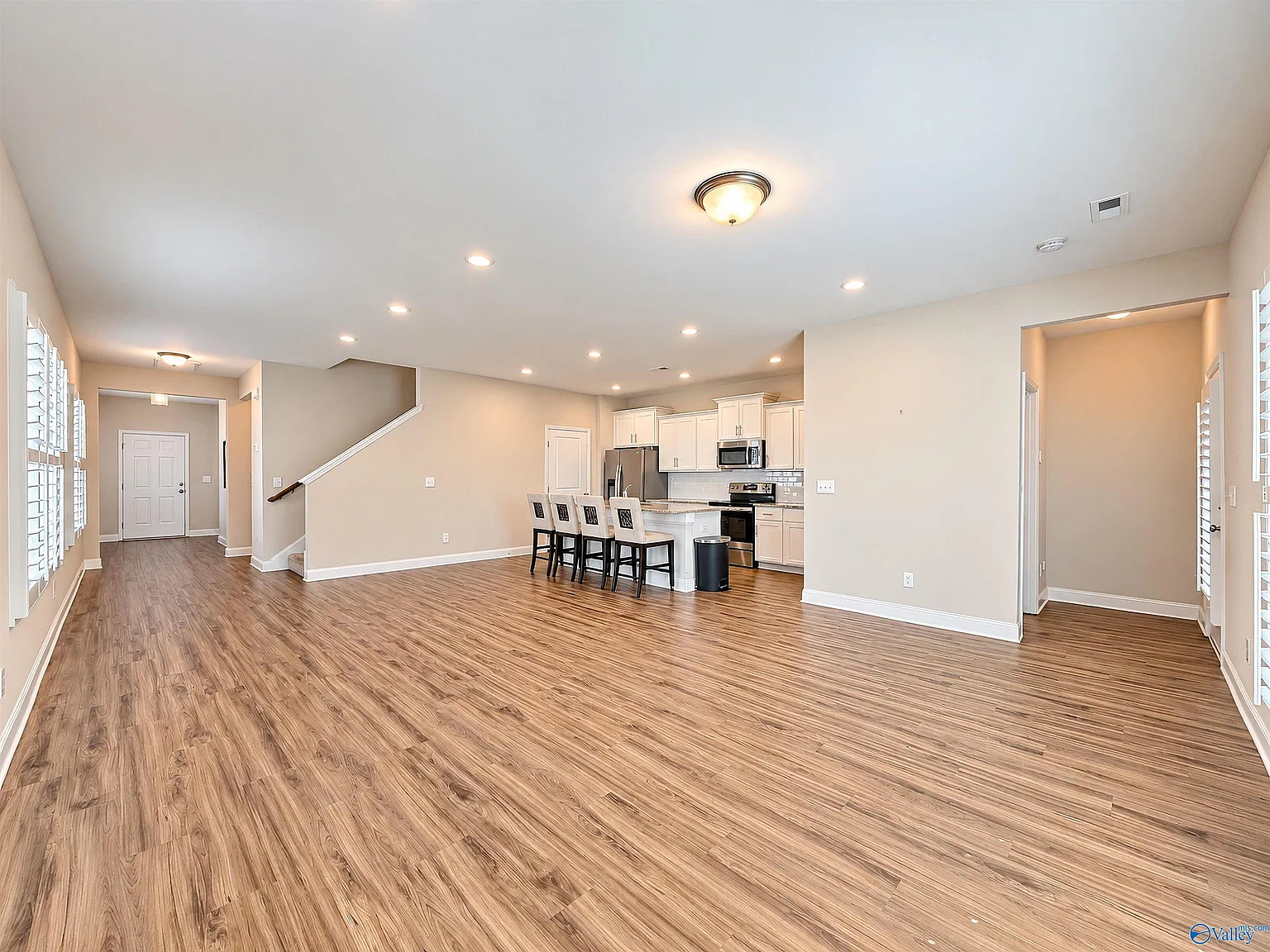 3 bed, 2.5 bath, 2056 sqft, $2,200 — Photo 3